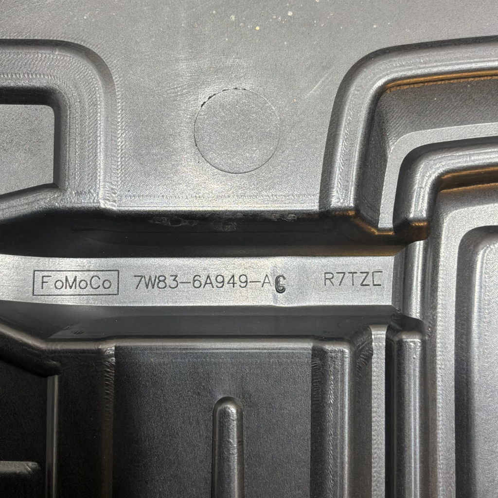 JAGUAR GENUINE OEM XK 2006-2014 4.2 V8 SUPERHARGED ENGINE COVER (DW936A949AC)