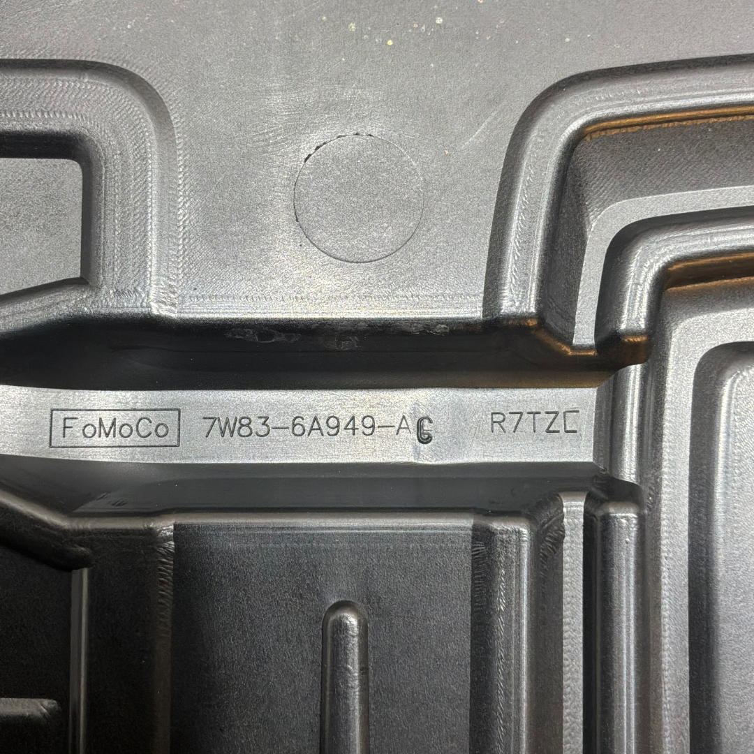JAGUAR GENUINE OEM XK 2006-2014 4.2 V8 SUPERHARGED ENGINE COVER (DW936A949AC)