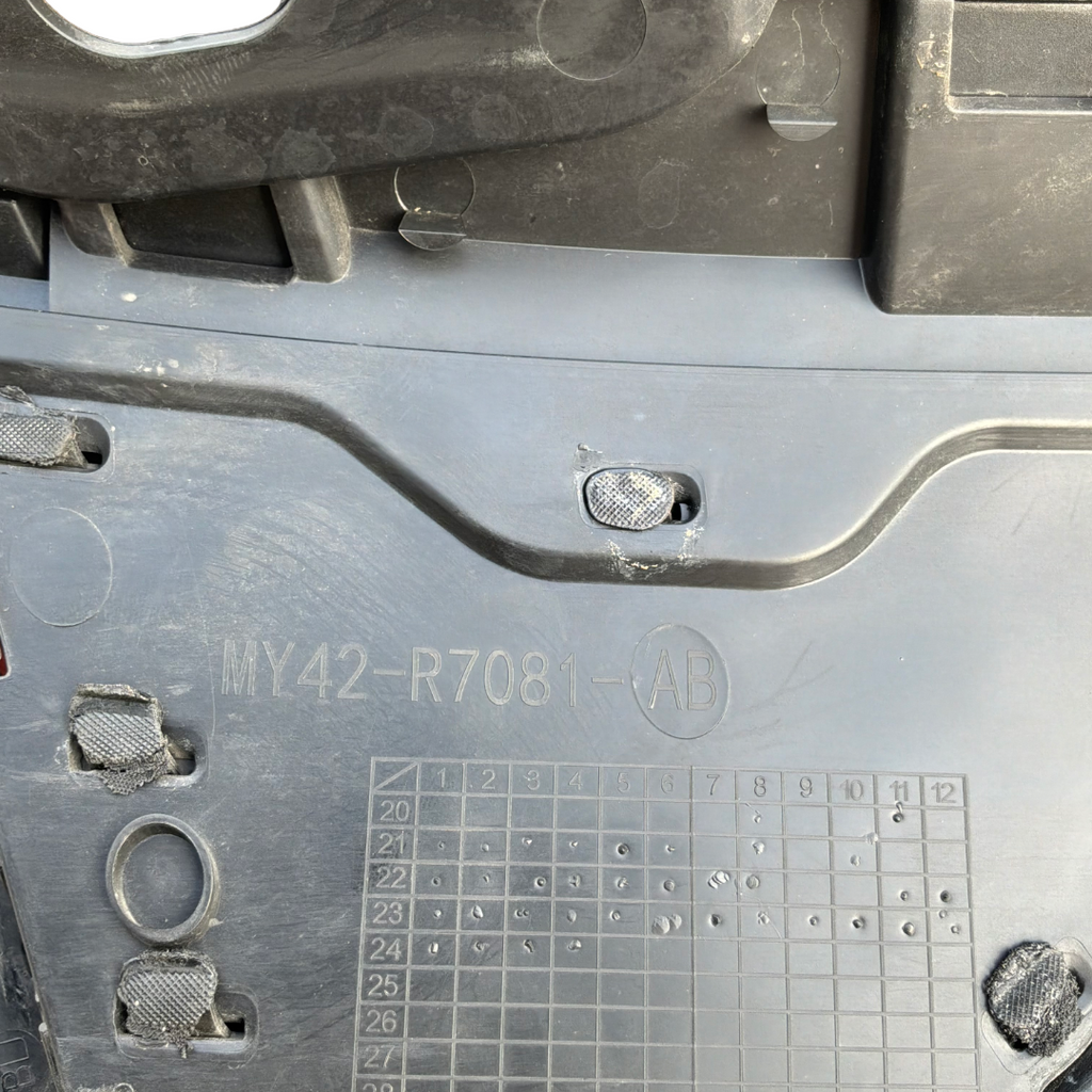 LAND ROVER DISCOVERY 5 2017> FRONT RADIATOR GRILLE
