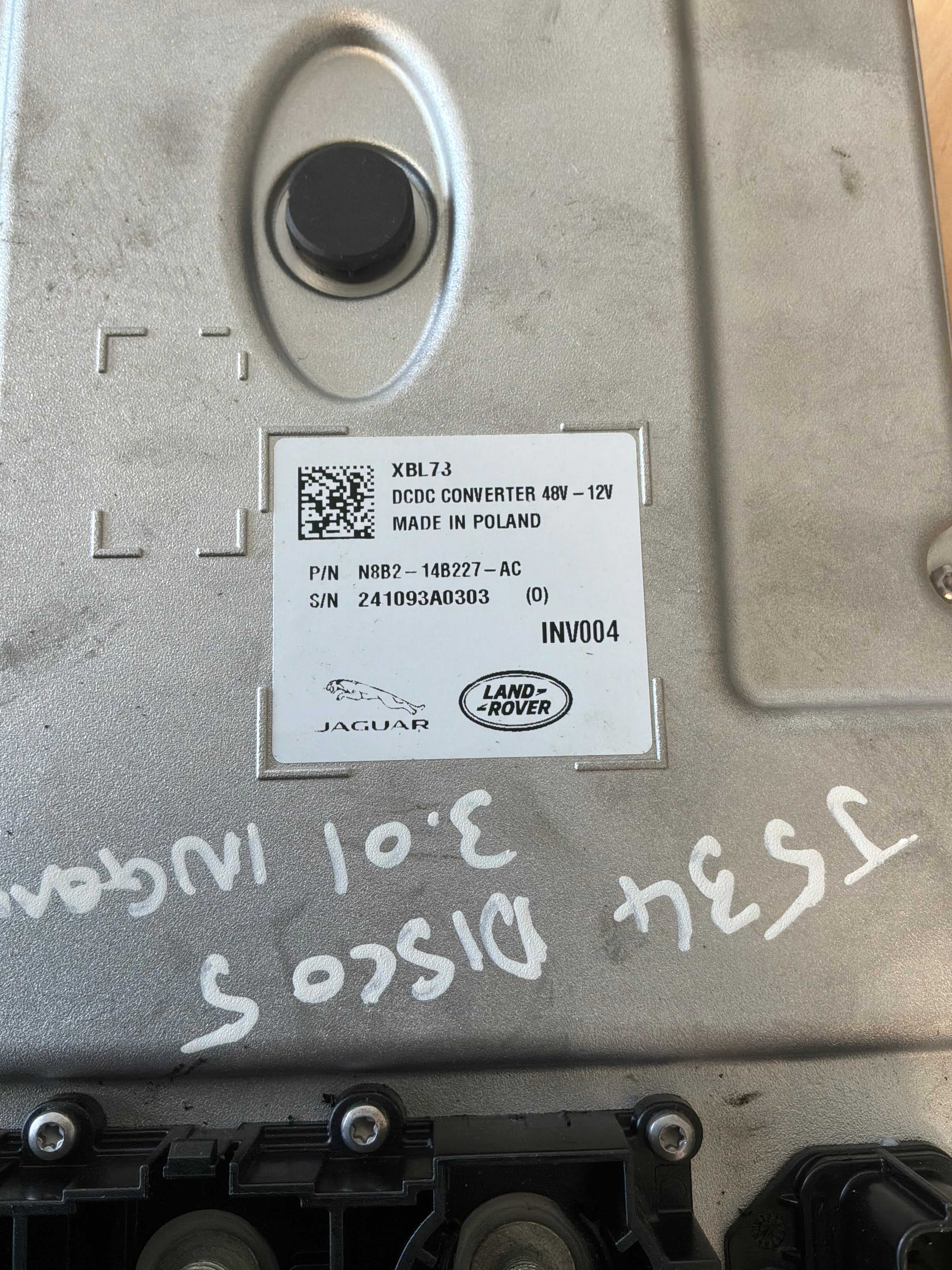 JAGUAR / LAND ROVER DC VOLTAGE CONVERTER (N8B214B227AC)
