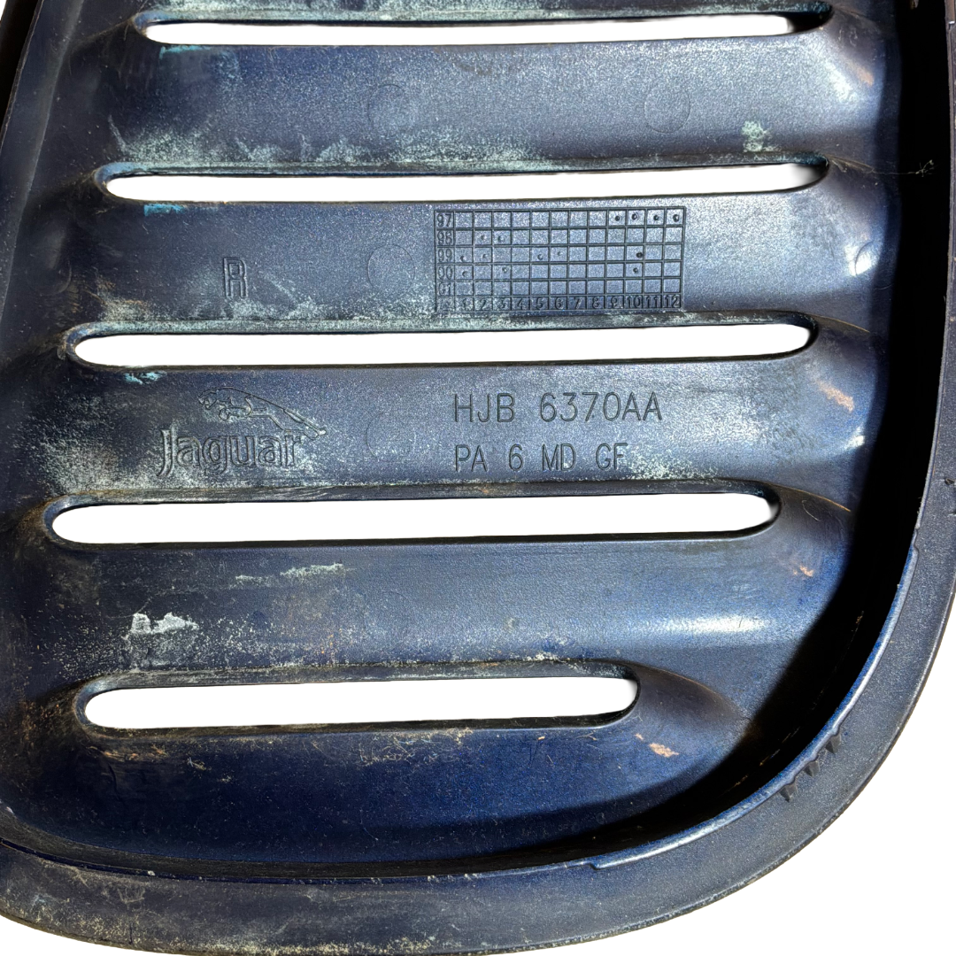 JAGUAR XKR (X100) 4.0 / 4.2 SUPERCHARGED SET OF BONNET GRILLES (HJB6370AAW / HJB6371AAW)