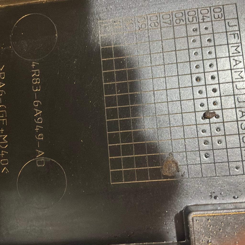 JAGUAR S-TYPE / XJ ENGINE COVER (4R836A949AD)