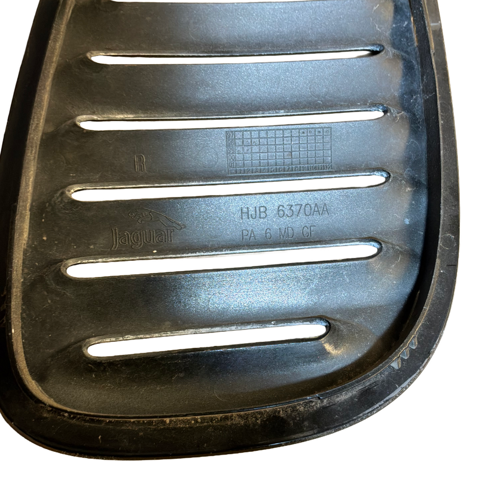 JAGUAR XKR (X100) 4.0 / 4.2 SUPERCHARGED SET OF BONNET GRILLES (HJB6370AAW / HJB6371AAW)