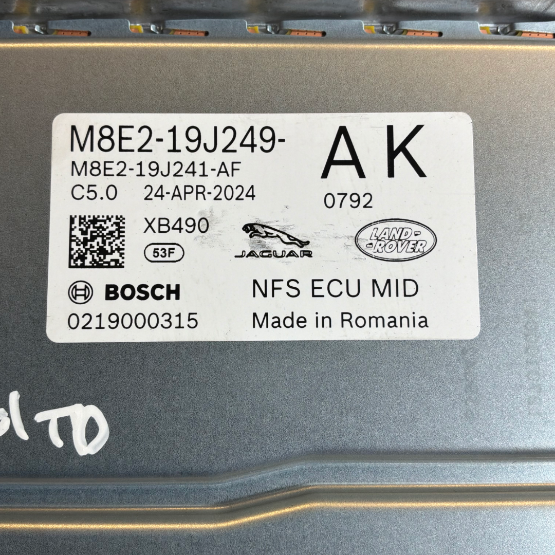 JAGUAR / LAND ROVER 360 & PARKING CAMERA CONTROL MODULE (M8E219J249AK)