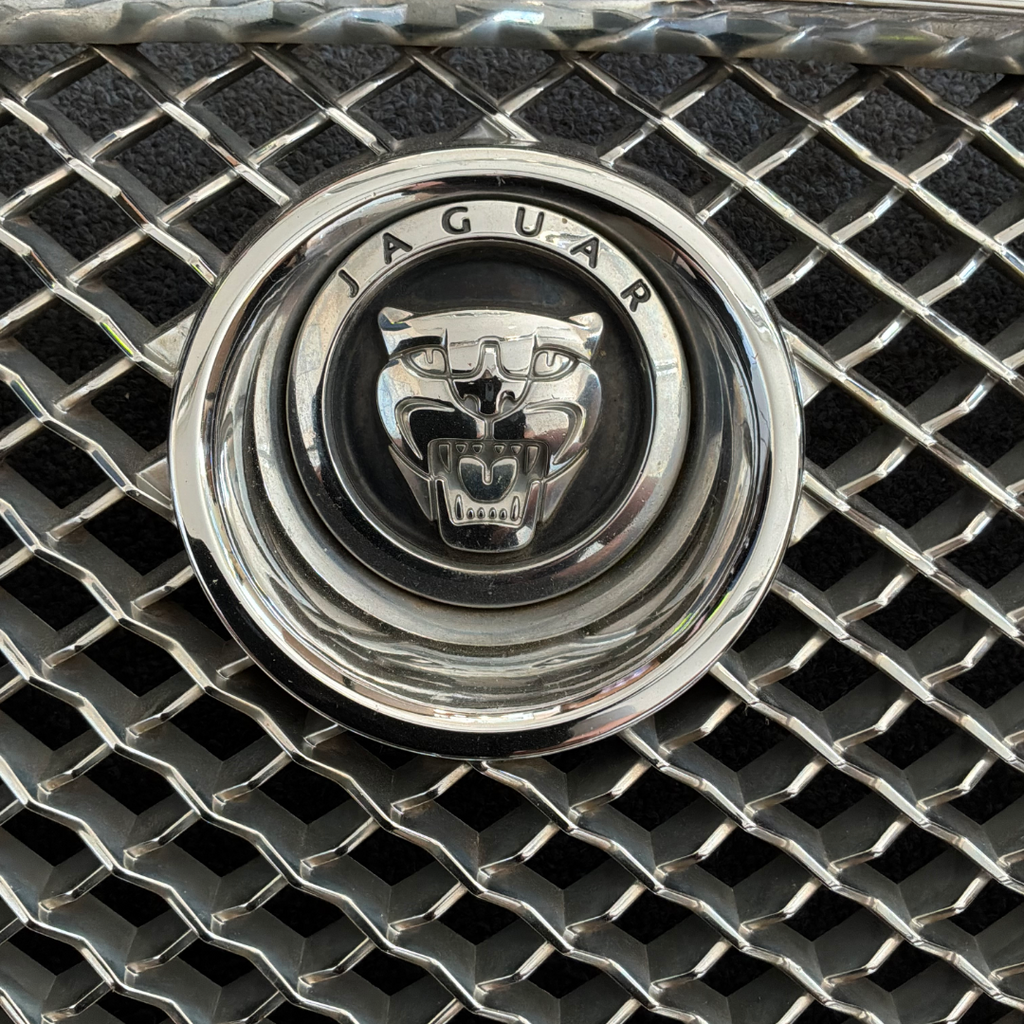 JAGUAR XF 2008 - 2010 PRE FACELIFT CHROME RADIATOR GRILLE (8X23018K28AA)