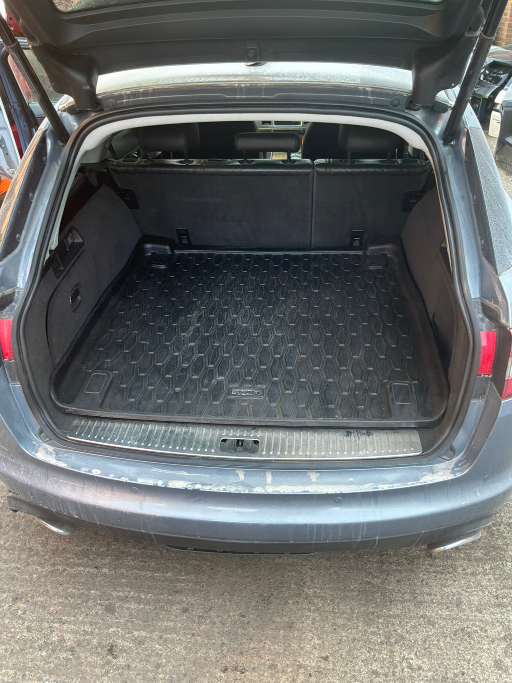 JAGUAR XF (X250) SPORTBRAKE MOULDED BOOT MAT (DX2MN19E523AA)