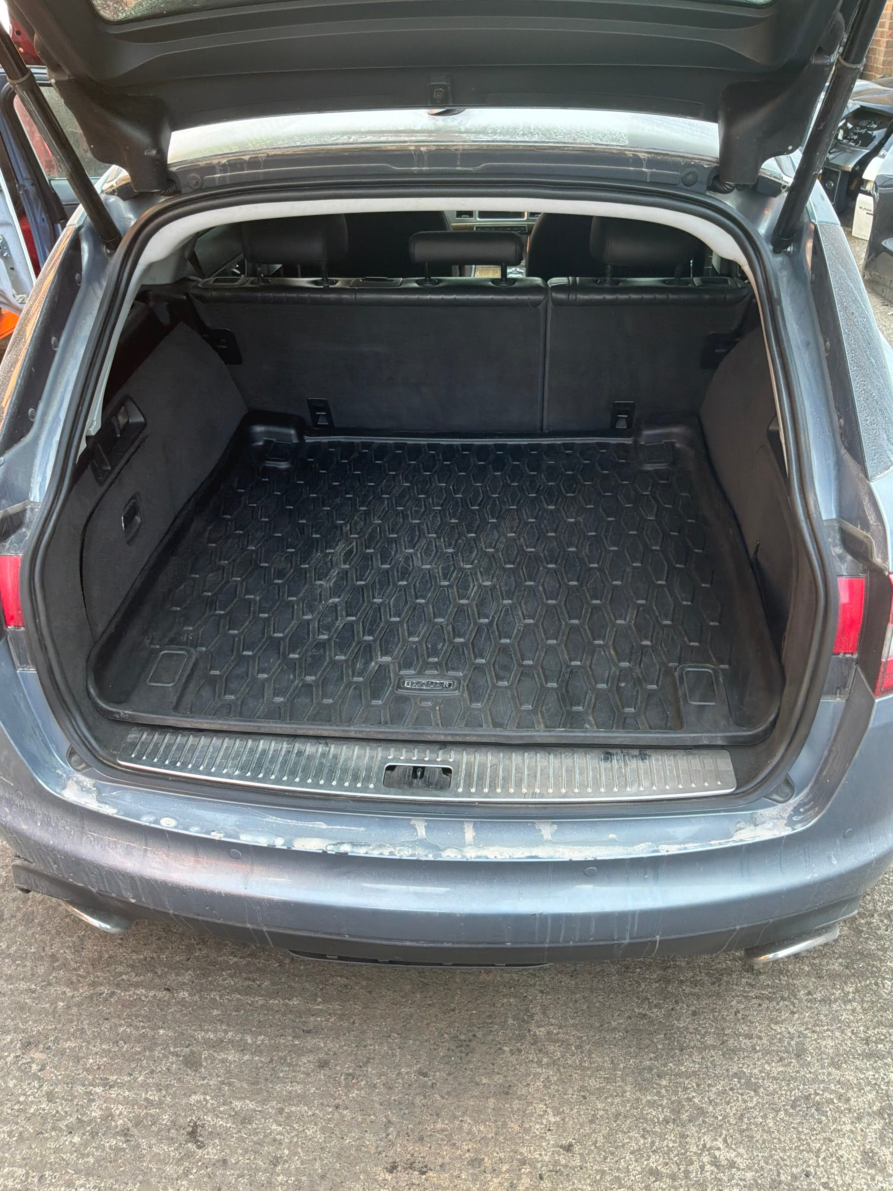 JAGUAR XF (X250) SPORTBRAKE MOULDED BOOT MAT (DX2MN19E523AA)