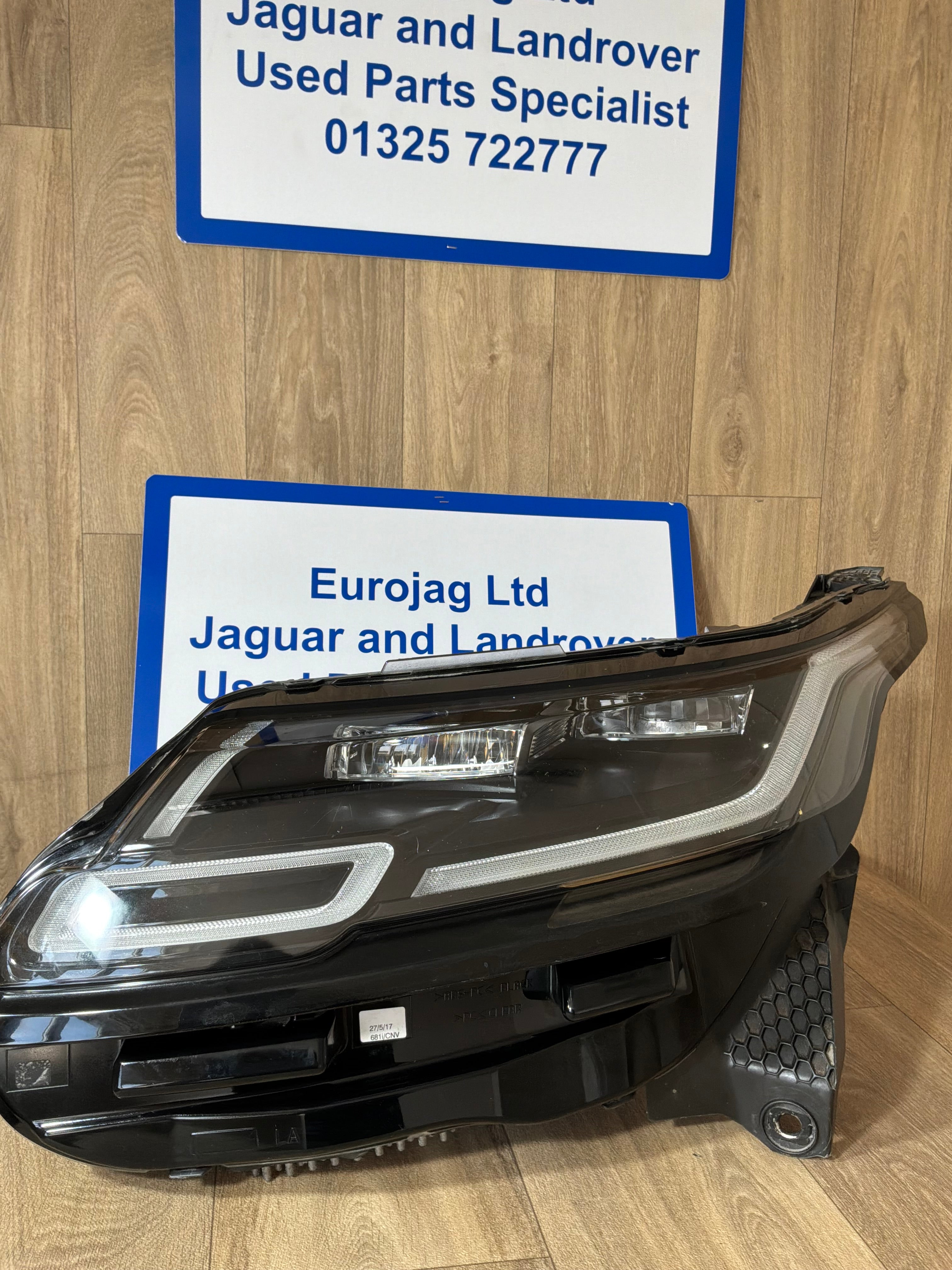 RANGE ROVER VELAR N/S/F LED COMBINATION LAMP (J8A213W030DE)