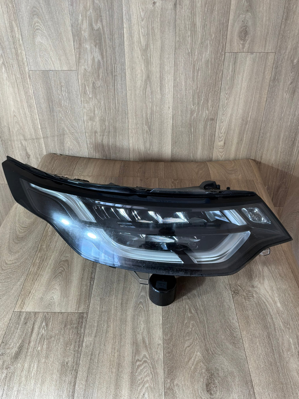 LAND ROVER DISCOVERY 2015> O/S/F ADAPTIVE LED HEADLAMP ASSY