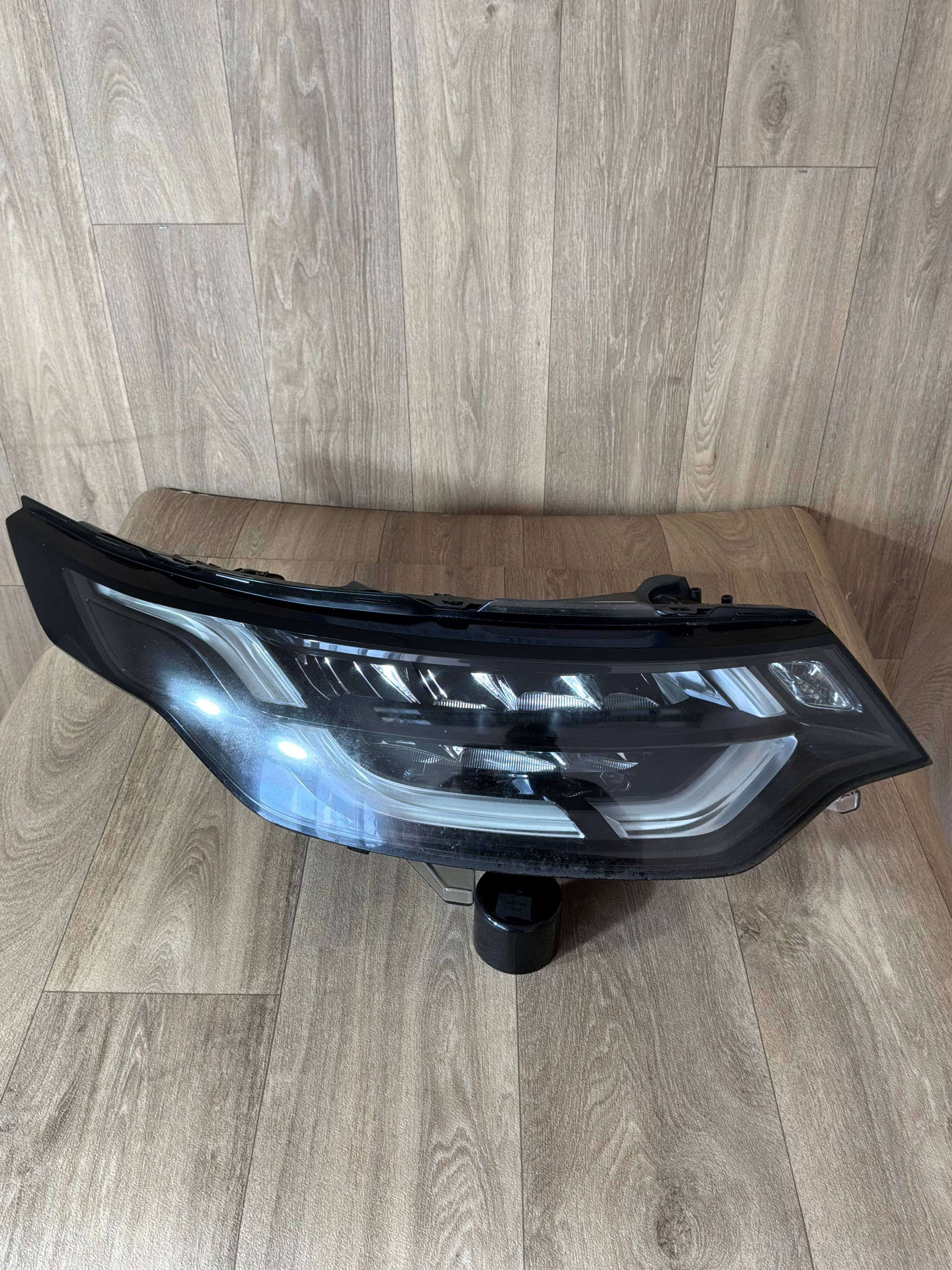 LAND ROVER DISCOVERY 2015> O/S/F ADAPTIVE LED HEADLAMP ASSY